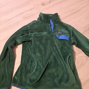 Green Fleece Sweatshirt with Blue Accents